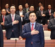 김기현 “정당 하수인 헌재에 분노” vs. 野 “하수인 눈엔 하수인만 보이나”