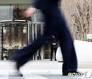 KT, 윤경림 대표 후보 사퇴 공식화…"새로운 CEO 선출 바람직"