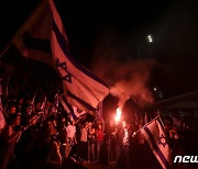 [포토] 나날이 격화하는 이스라엘 사법 개혁 반대 시위