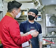 전국 치킨집 3만개 육박…코로나19에 배달 외식업 창업 늘어