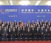 글로벌 CEO 만난 리창 총리 "中, 대외개방 확대 확고"