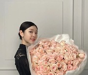 '고우림♥' 김연아, 꽃다발 받았네?…감탄 나오는 비주얼