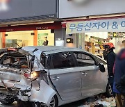 광주 시장 인근서 시내버스 추돌 차량 상점 돌진