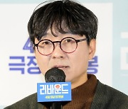 '슬램덩크' 난감한 장항준 감독..."체육영화 많은 4월, 체육의 달인 줄"