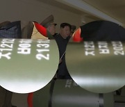 핵탄두 일련번호까지 공개한 북한…진짜라면 '게임 체인저'