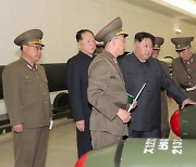 北, 새 핵탄두 전격 공개...김정은 "위력한 핵무기생산 박차"