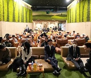 서울시 장애인 선수단 문화의 날 행사… 진선규 주연 영화 카운트 함께 관람