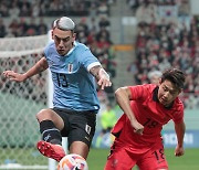 Uruguay 2-1 Korea as aggressive approach causes concerns at the back