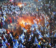 이스라엘 ‘대혼란’… ‘사법개혁 반대’ 장관 경질에 시민 ‘분노’