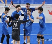 환호하는 한국전력 선수들