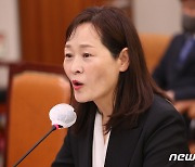 답변하는 정정미 후보자