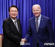 한미 정상 "3차 민주주의 정상회의 韓 주최" 공식 발표(종합)