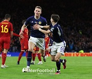 [A매치 리뷰] 맥토미니 '또 멀티골!'...스코틀랜드, 스페인에 2-0 깜짝승