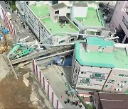 “지진이 난 줄”…공사장 중장비 넘어져 건물 덮쳐