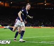 ‘맥토미니 멀티골 폭발’ 스코틀랜드, 스페인에 2-0 완승