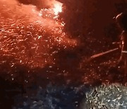 [영상] 강원 화천 산불 진화율 95%…야간 진화 사투