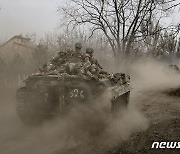 우크라 "4월이나 5월 바흐무트 반격 개시…레오파르트2 투입"