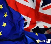 英국민, 자국 의회보다 'EU' 신뢰…브렉시트·코로나로 30년 만에 '역전'