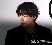 [E포토] 방탄소년단 뷔, '눈빛 하나로 거친 남성미'