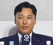 [포토]출사표 밝히는 두산 이승엽 감독