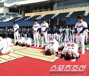 [포토] 양의지 '올해도 무사히~'