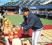 [포토] 이승엽 감독 '잠실에서 첫 안전기원제'