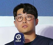 [포토]질문에 답하는 롯데 박세웅