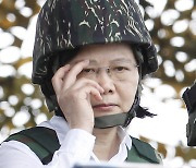 미국 간 차이잉원 대만 총통 "세계 안보, 대만의 운명에 달렸다"