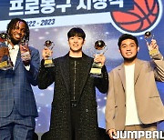 [KBL시상식] SK, 2시즌 연속 MVP·외국선수상 싹쓸이…신인상은 ‘춘삼이’(종합)