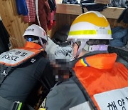 통영해경, 홍도 해상서 조업 중 쓰러진 20대 베트남인 선원 구조…생명 지장 없어