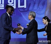 자밀 워니, 외국선수 MVP!