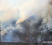 제천 봉황산 산불 6시간만에 큰 불길 잡아…잔불 진화 중(종합)