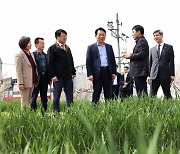 김인중 농식품부 차관, 전주지역 국산밀 생산·가공 현장 방문