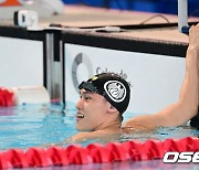 개인혼영 400m 우승 김민석,'기쁜 마음으로 확인하는 기록' [사진]