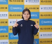 女 자유형 100m 한국기록 수립한 허연경(방산고3)…“잊혀지지 않는 선수 될 것”