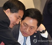 대화하는 김기현 대표와 박대출 정책위의장