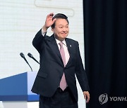 尹, 인니 외교장관 접견…"첨단산업 전략적 연대 위해 지원"
