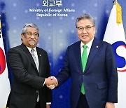 박진 외교부 장관, 투발루·통가·몰디브와 회담…"협력 강화"