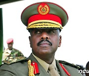 [포토] 무후지 카이네루가바 우간다 지상군 사령관