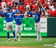 '게레로 주니어 결승타' 토론토, MLB 개막전서 STL에 10-9 역전승