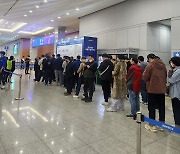 신차 보러 '오픈런'까지…2023 서울모빌리티쇼 개막 첫날 열기