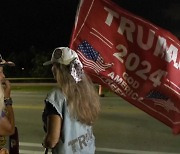 '트럼프 기소'에 지지자들 반대 시위..."바이든 탄핵"
