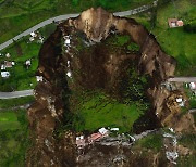 [위클리 포토브리핑] 산사태, 토네이도, 폭설....사진으로 보는 지구촌 한 주