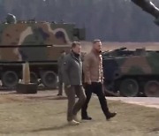 불뿜는 K2... 폴란드 대통령, 전차 직접 올라 첫 실사격 훈련 참관
