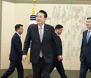윤석열 정부, 통상·북핵 위기 속 ‘총체적 외교안보 난맥’