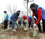 [여적] ‘식목일을 옮기자’