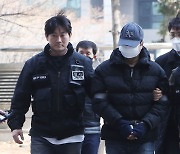 "호기심에"…새총으로 아파트 유리창 깬 60대 구속 기소