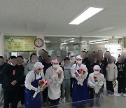 "저희 걱정 마세요" 총파업 급식노동자 응원한 초등학생들