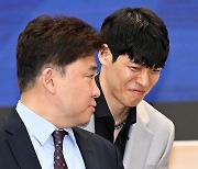 김승기 감독, '김선형 MVP 축하해' [사진]