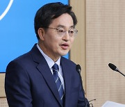 김동연 “KT 인사간섭, 관치 넘어 ‘권치경제’”